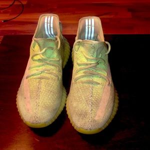 Yeezy Boost 350 V2 GID “Glow”